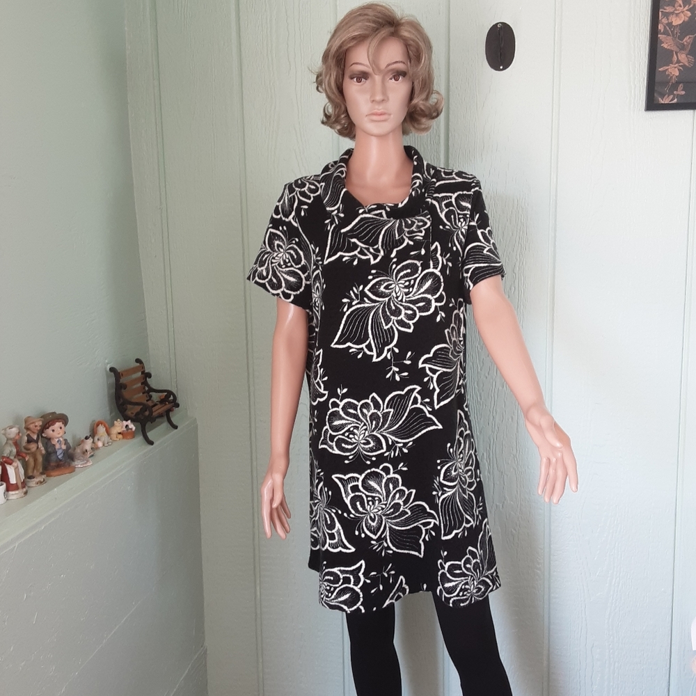 North Style #420 Women's Sz L Cowl Neck Dress Knit Black and Cream Short Sleeve